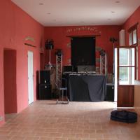 Danser dans le salon rouge...