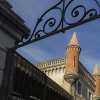 Les tours du château en brique